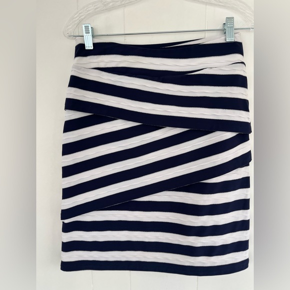 J. McLaughlin Dresses & Skirts - J. McLaughlin Blue White Stripe Nicola Skirt Size XS